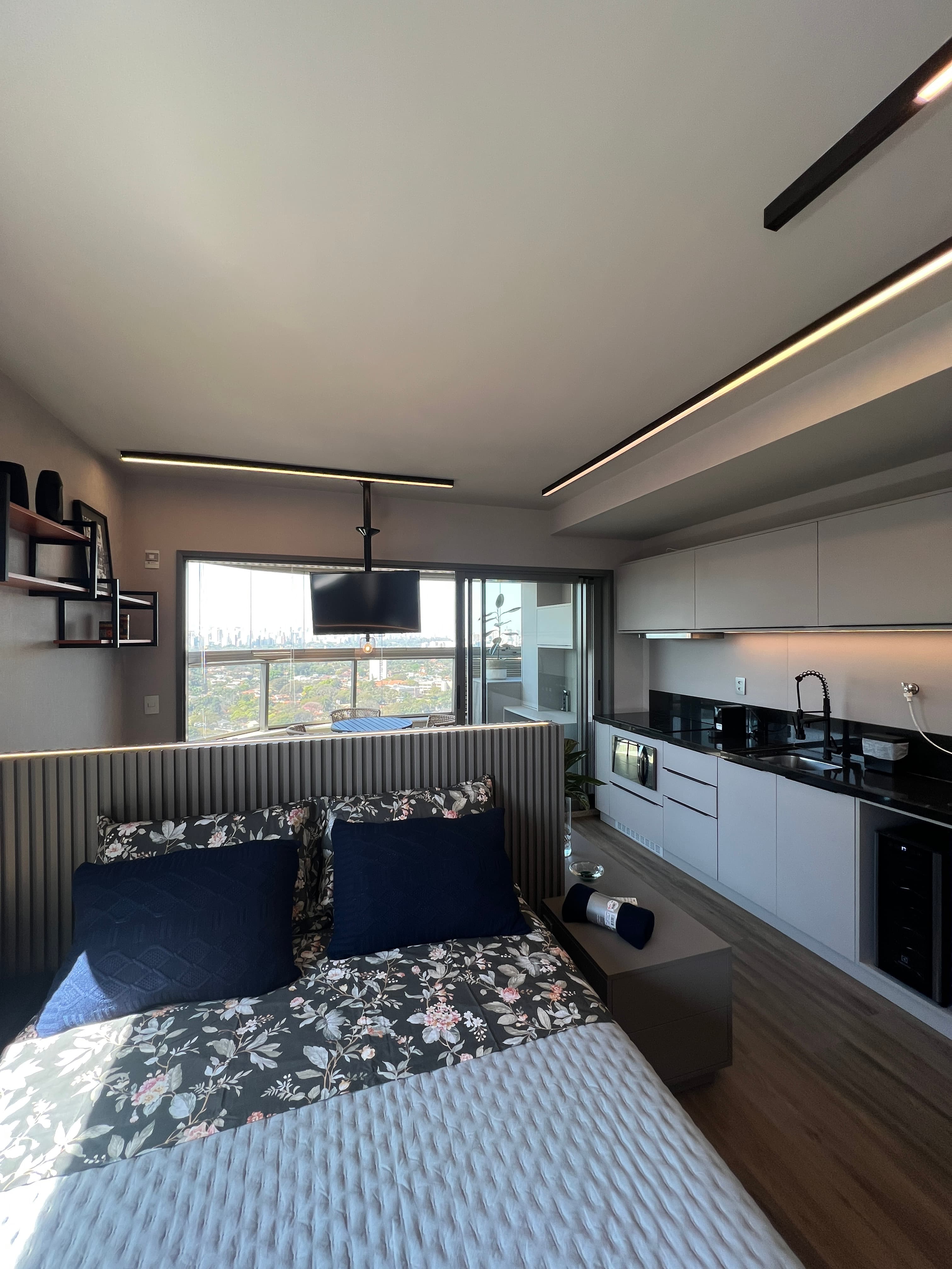 White 201 — 01 (3)