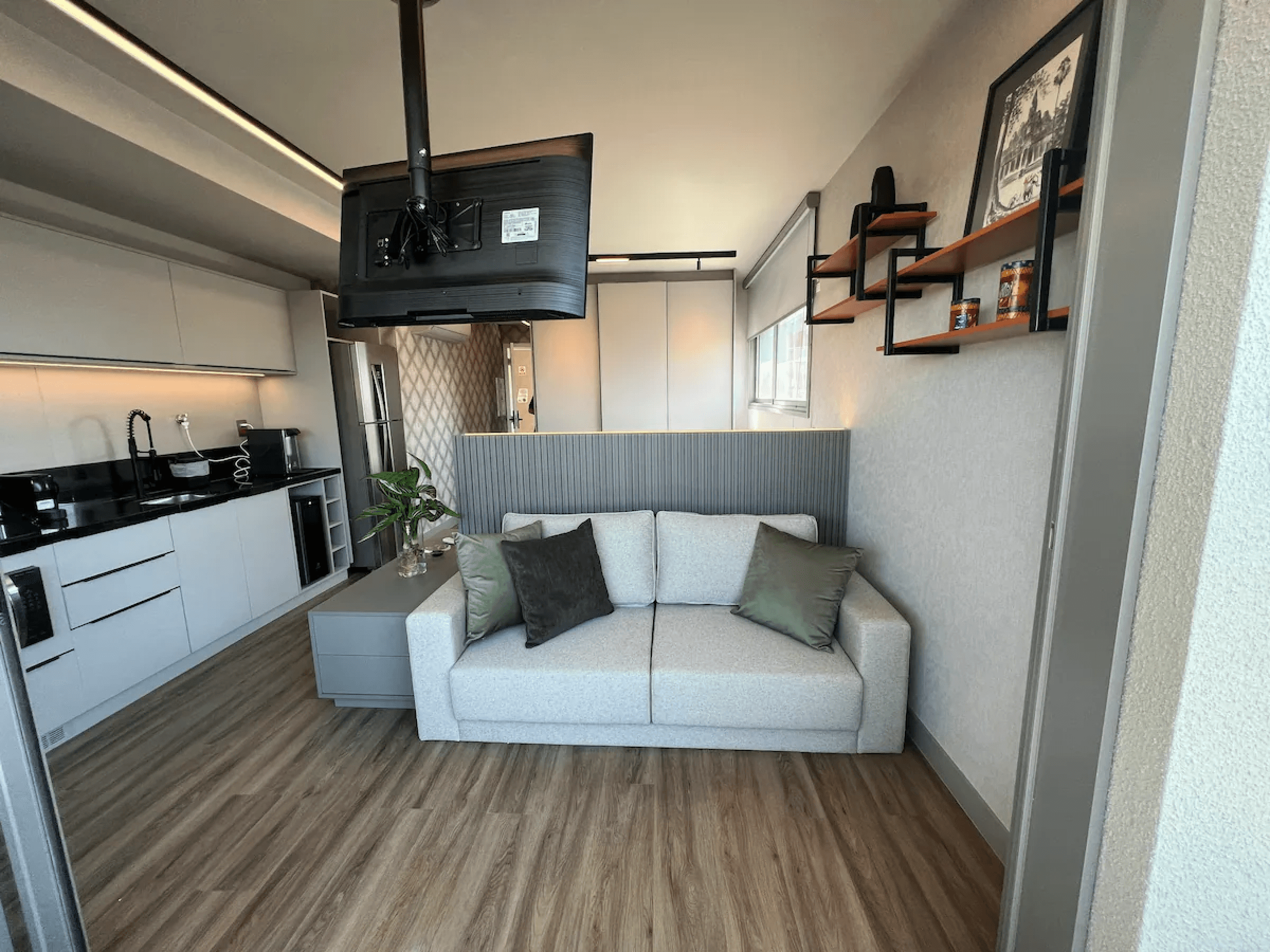 White 201 — 01 (4)
